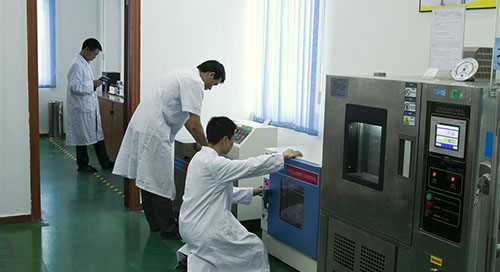 仪器贴上校准标识标签后是否需要贴上公司标签